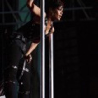 Rihanna_1231372261_0