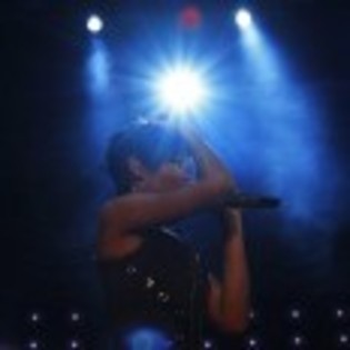 Rihanna_1231372263_3