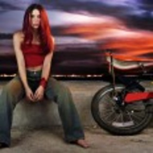 Shakira_1231025087_4