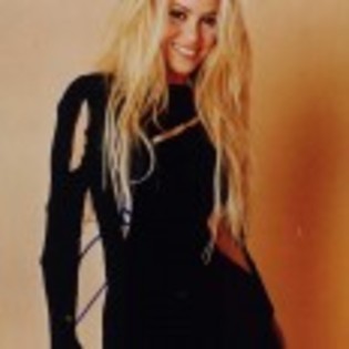 Shakira_1231025123_0
