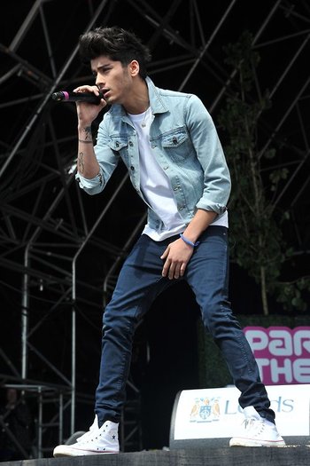 - Ce naibaa se petrece aici? o.O Sa sun laaa 112 . laaa 118 800? :o