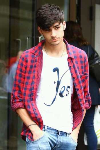 - Aham . Sad story . :( Imi pare rau :-<