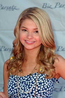 stefanie-scott-918251l-poza