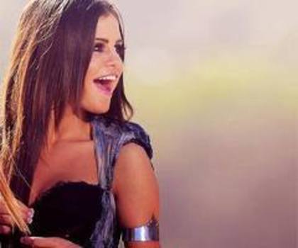 *hug*Sa nu mai plangi*si pleaca la aeroport*