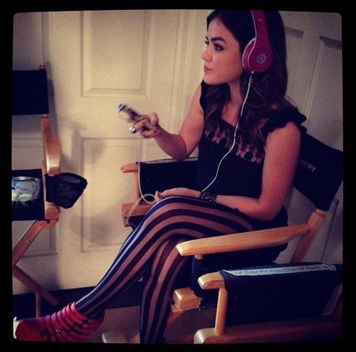 *fredonand*Mainile sus,mainile sus,de la rasarit bun pana la apus!