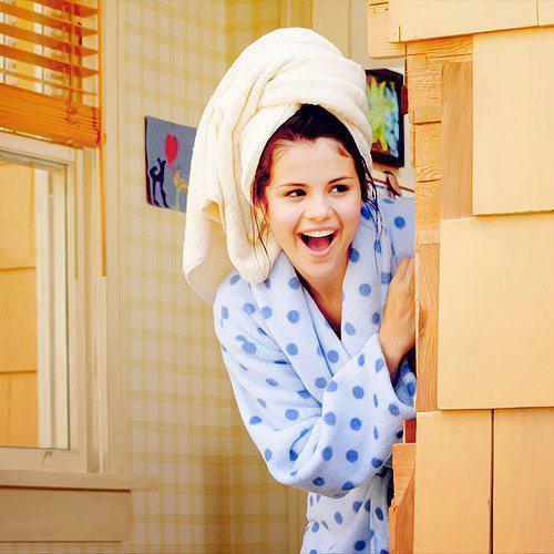 ~Fwaaa..a cum imi sta paru?*se uita in oglinda*Aolooo.