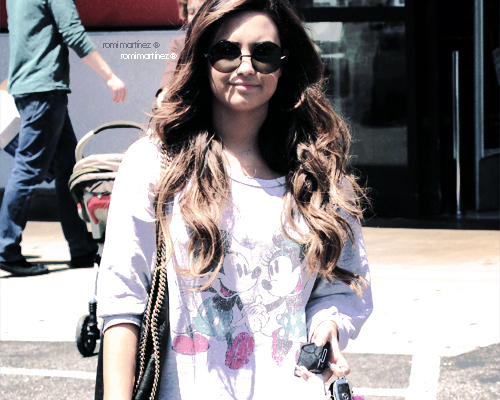 Raawwrr nu pleci:-w=]]]^Shi sare la ea in spate^ - meow - SEZON 1 EPISOD 1