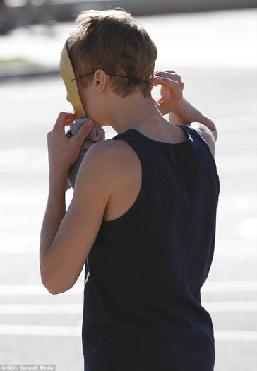 ~x~ Fetele 8-| :]]] {si fuge dupa ea:]]} ~x~