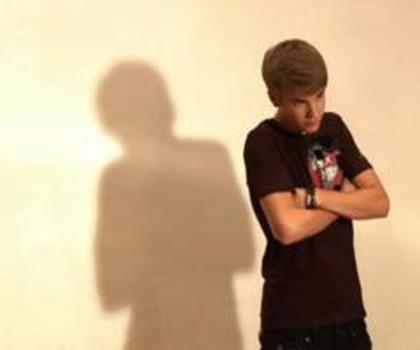 ~x~ Je se culca(:|..daca aveti nevoie de ceva treziti`ma..sau lasati`ma sa dorm:]]~x~