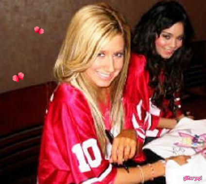 Oh okey !Deci ,dupa cum stiti astazi de la ora 9 avem balul bobocilor nu trebuie sa lipsitit!