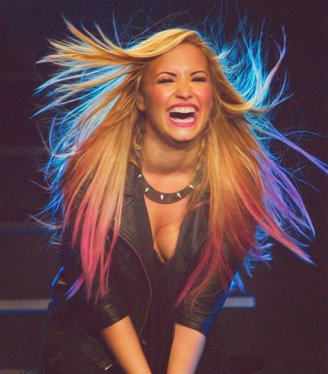 Nu cred=]]]]]Fwaa=]]]]^4Nina^Duua ce sa facem daka dormi asha mult?>:P=]]^4Zayn^