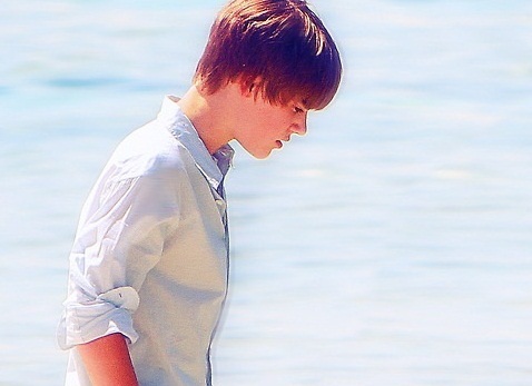 ~x~ Heeeey ! Somebody ? :o3 {~tipand , si se aseza pe canapea , uitandu`se la TV }