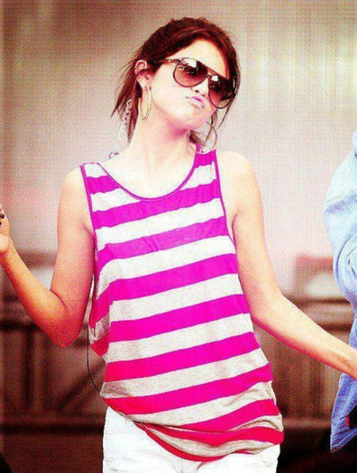 ~Eu una ma distrez in plm,am o viata de trait:))*incepe sa danseze*