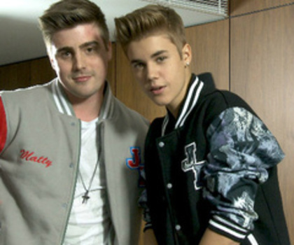 ~x~ Okay..ce`ar fi sa aterizezi pe canapea sa ne uitam la un film ? :>:o3:]] ~x~