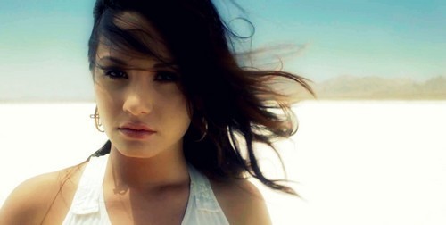 M-m-mdah..p-plekk..in ro-room=[[[