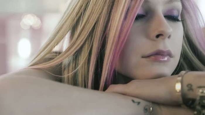 Avril Lavigne Wild Rose TV Commercial - OFFICIAL 003