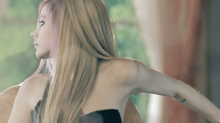 Avril Lavigne Wild Rose TV Commercial - OFFICIAL 015