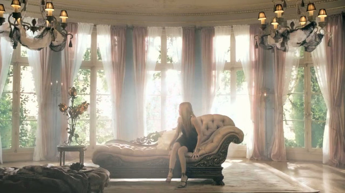 Avril Lavigne Wild Rose TV Commercial - OFFICIAL 016