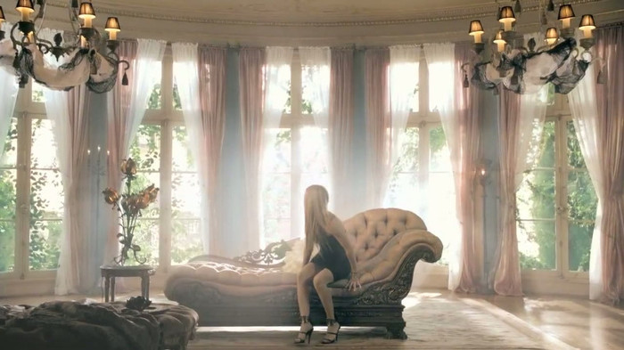 Avril Lavigne Wild Rose TV Commercial - OFFICIAL 018