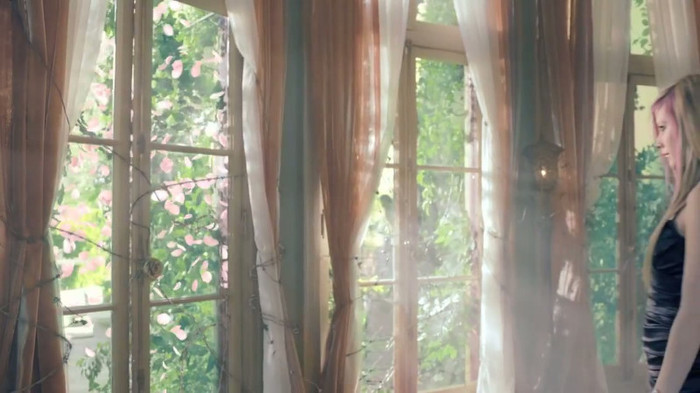 Avril Lavigne Wild Rose TV Commercial - OFFICIAL 024
