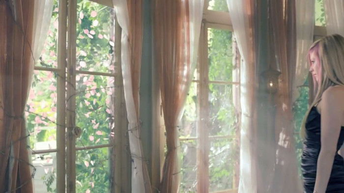 Avril Lavigne Wild Rose TV Commercial - OFFICIAL 025