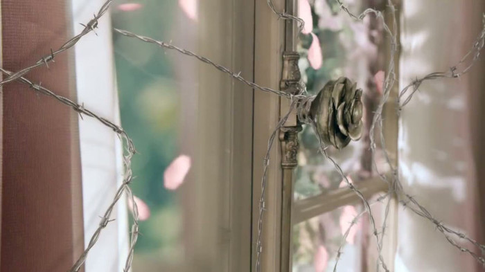 Avril Lavigne Wild Rose TV Commercial - OFFICIAL 028