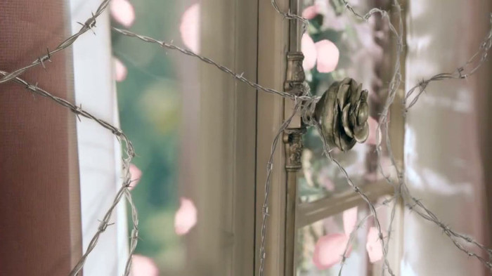 Avril Lavigne Wild Rose TV Commercial - OFFICIAL 029