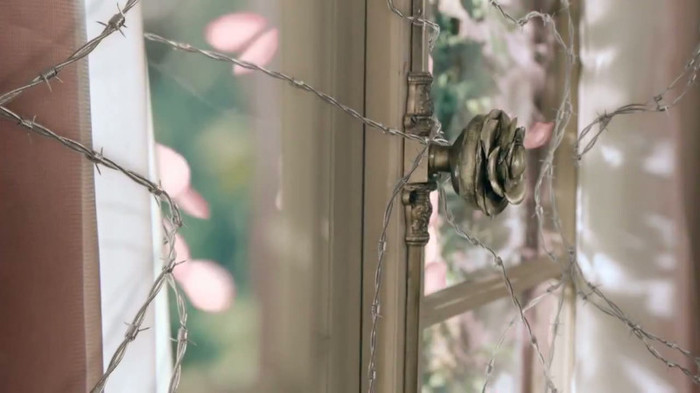 Avril Lavigne Wild Rose TV Commercial - OFFICIAL 032