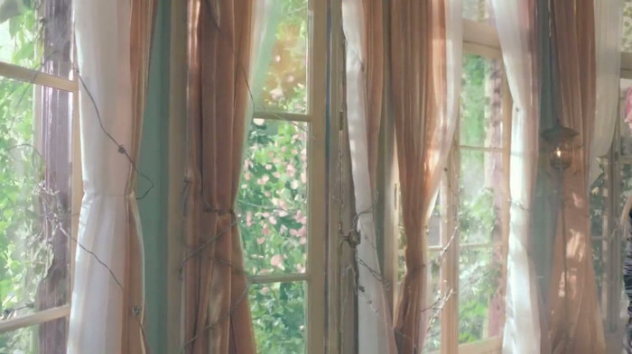 Avril Lavigne Wild Rose TV Commercial - OFFICIAL 037