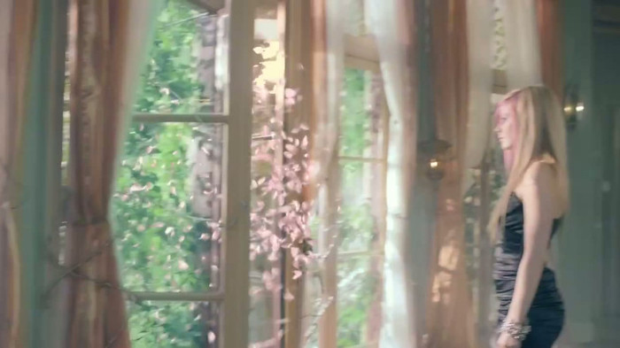 Avril Lavigne Wild Rose TV Commercial - OFFICIAL 038
