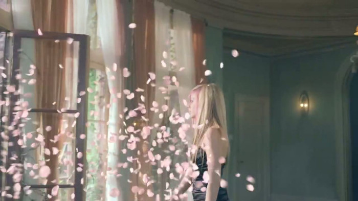 Avril Lavigne Wild Rose TV Commercial - OFFICIAL 041