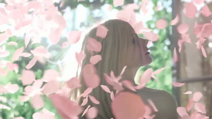 Avril Lavigne Wild Rose TV Commercial - OFFICIAL 043