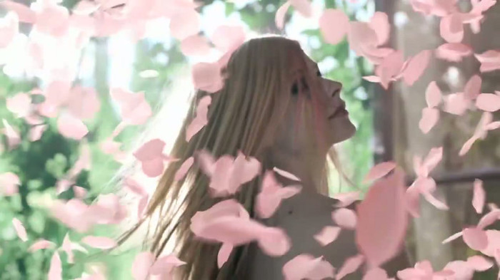 Avril Lavigne Wild Rose TV Commercial - OFFICIAL 045