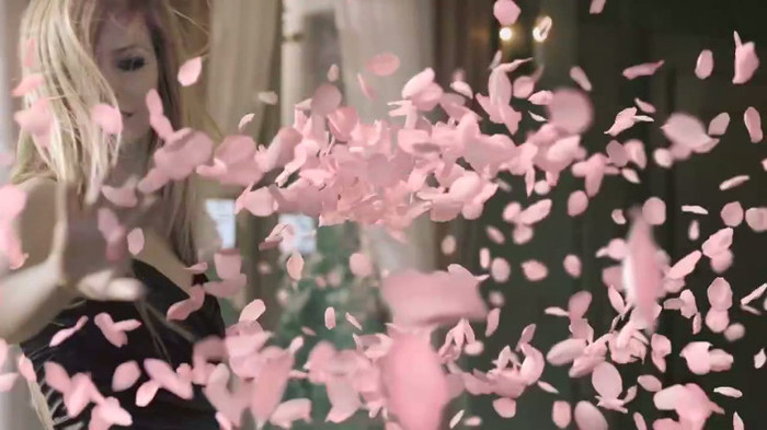 Avril Lavigne Wild Rose TV Commercial - OFFICIAL 052