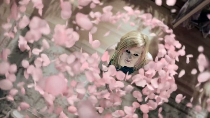 Avril Lavigne Wild Rose TV Commercial - OFFICIAL 058