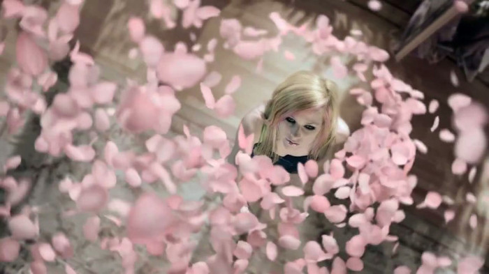 Avril Lavigne Wild Rose TV Commercial - OFFICIAL 059
