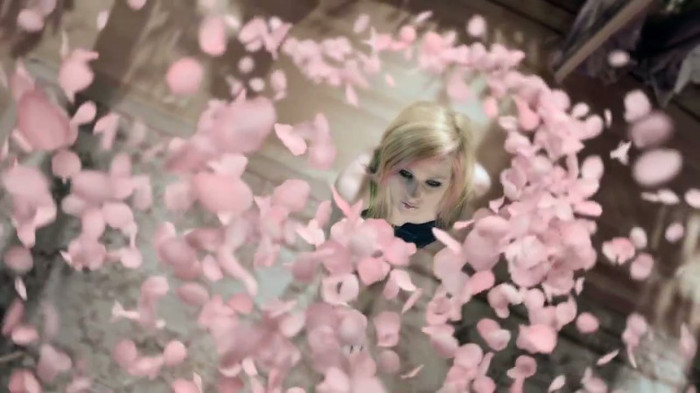 Avril Lavigne Wild Rose TV Commercial - OFFICIAL 060