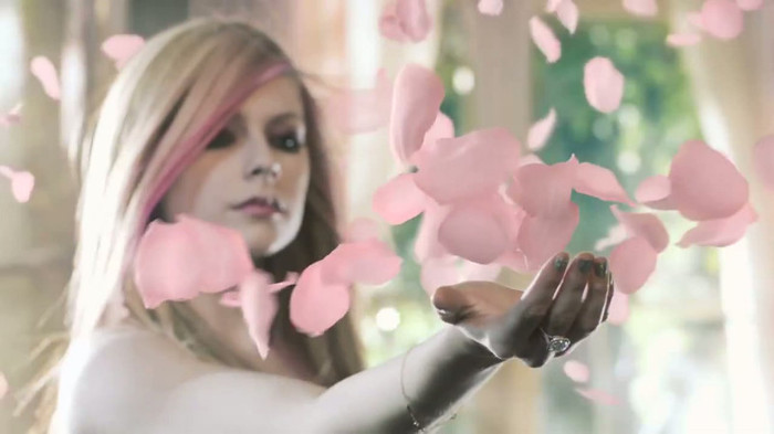 Avril Lavigne Wild Rose TV Commercial - OFFICIAL 063