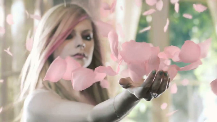 Avril Lavigne Wild Rose TV Commercial - OFFICIAL 064