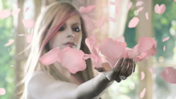 Avril Lavigne Wild Rose TV Commercial - OFFICIAL 065