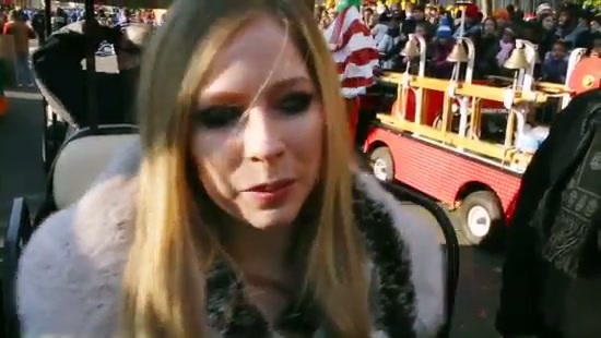 Avril Lavigne Macy's Day Parade 157 - Avril at the Macy s Christmass Parade - Screen Captures by me