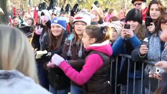 Avril Lavigne Macy's Day Parade 200