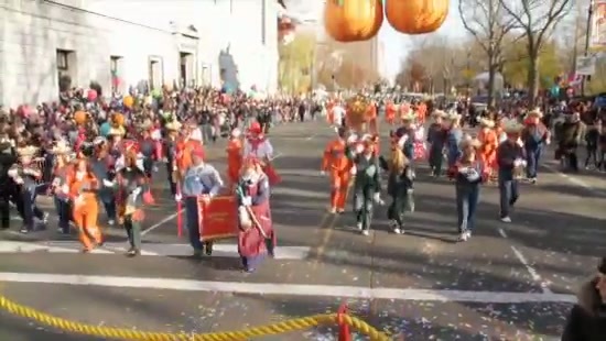 Avril Lavigne Macy's Day Parade 242 - Avril at the Macy s Christmass Parade - Screen Captures by me