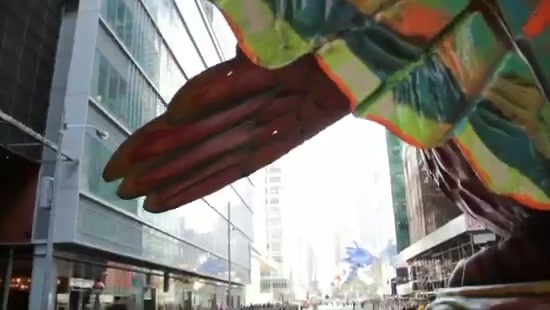 Avril Lavigne Macy's Day Parade 266 - Avril at the Macy s Christmass Parade - Screen Captures by me