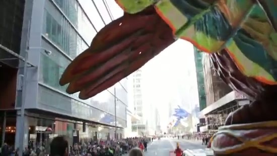 Avril Lavigne Macy's Day Parade 267 - Avril at the Macy s Christmass Parade - Screen Captures by me