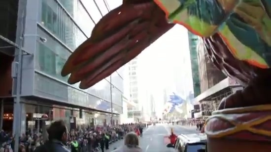 Avril Lavigne Macy's Day Parade 268 - Avril at the Macy s Christmass Parade - Screen Captures by me