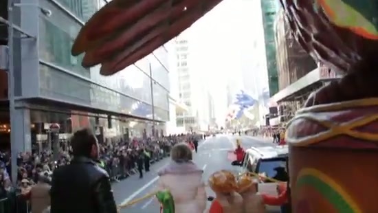 Avril Lavigne Macy's Day Parade 270 - Avril at the Macy s Christmass Parade - Screen Captures by me