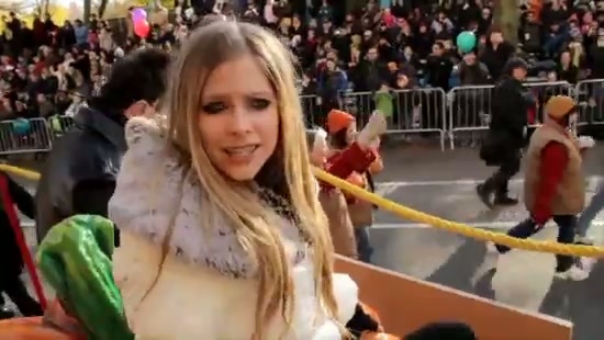 Avril Lavigne Macy's Day Parade 338 - Avril at the Macy s Christmass Parade - Screen Captures by me