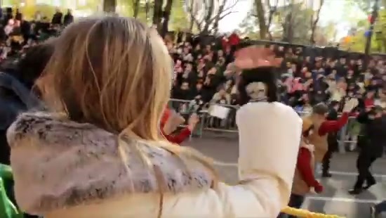 Avril Lavigne Macy's Day Parade 354 - Avril at the Macy s Christmass Parade - Screen Captures by me