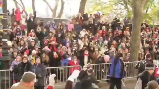 Avril Lavigne Macy's Day Parade 357 - Avril at the Macy s Christmass Parade - Screen Captures by me